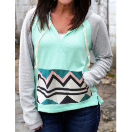 Refreshing Zigzag Printed Raglan Sleeve Hoody with Kangaroo Pocket